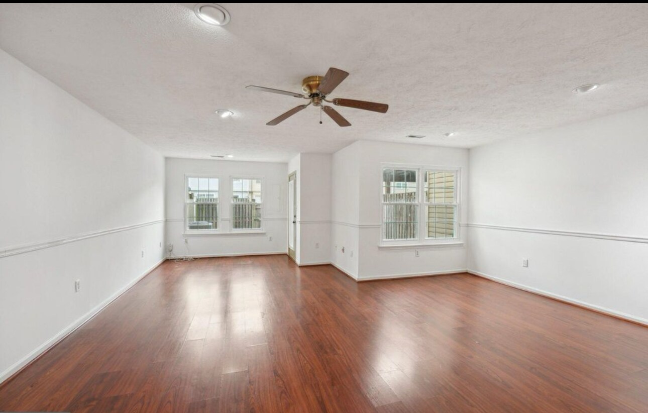 Building Photo - 7813 Flager Cir