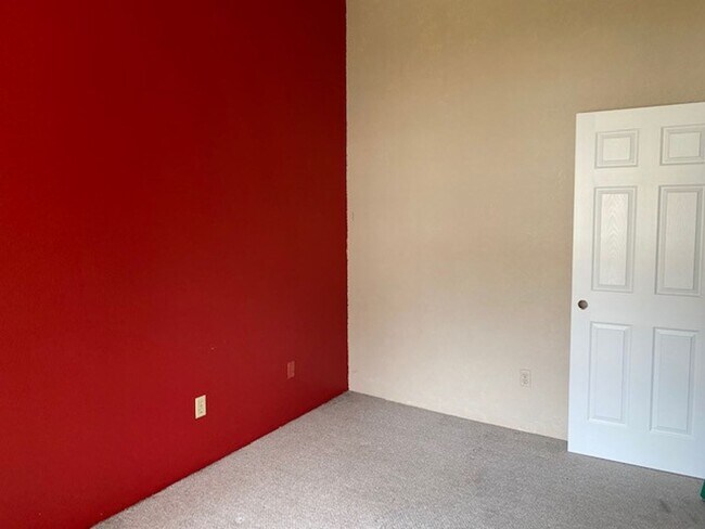 Building Photo - 2 Bed 1.5 Bath Townhouse in Missoula