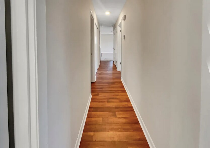 Building Photo - 7748 Knoll Dr N