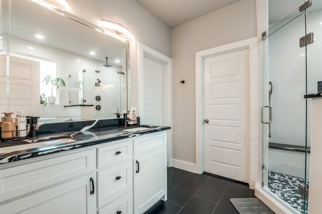 Building Photo - 2123 Ramsey Ave