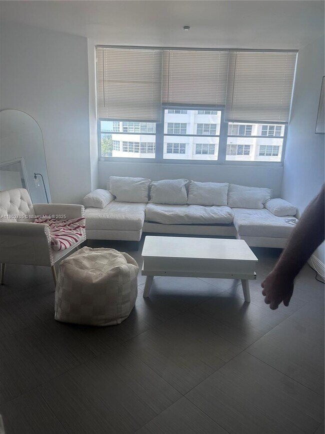 Building Photo - 801 Brickell Bay Dr