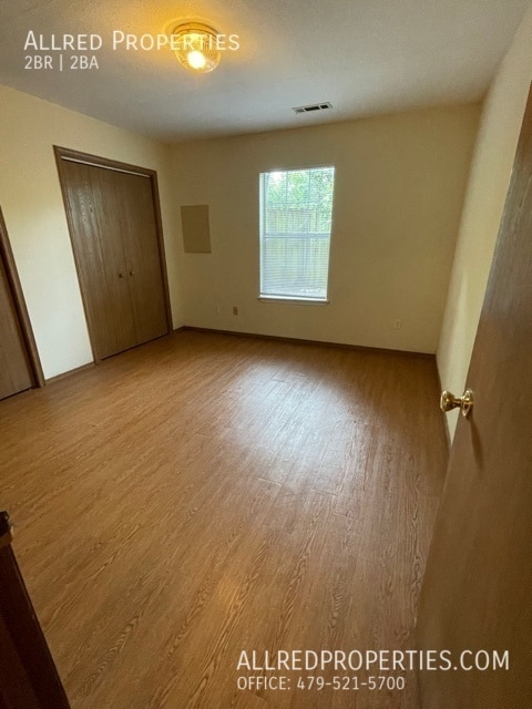 Building Photo - 695 W Beck-