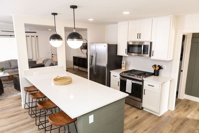 Building Photo - Beautiful Lake Havasau Home