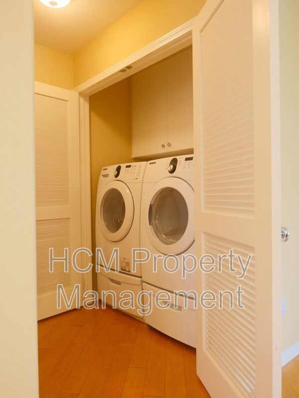 Building Photo - 2736 Cabrillo Ave