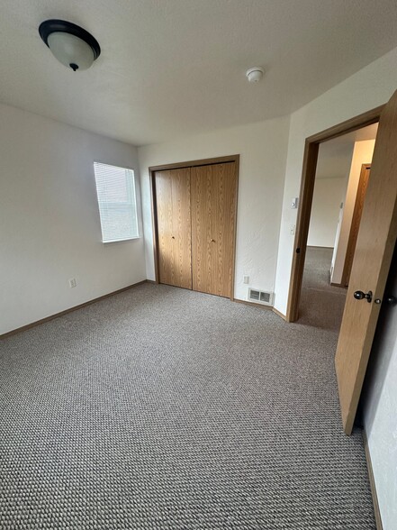 Building Photo - 37 Appleway Dr