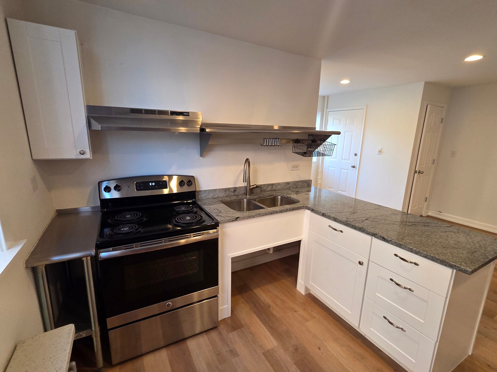 Building Photo - 4839 W Dakin St