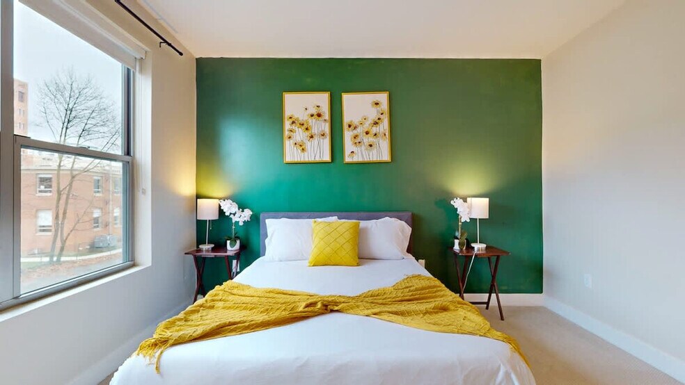 Building Photo - 545 Bedford St