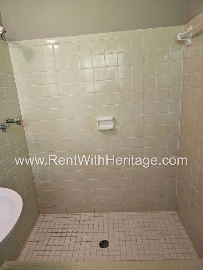 Building Photo - WOW! Fantastic Ranch With All The Upgrades...
