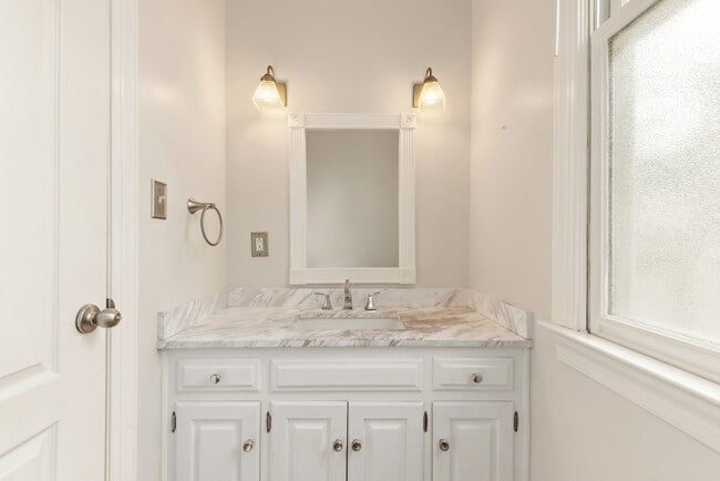 Building Photo - 317 W College Ter