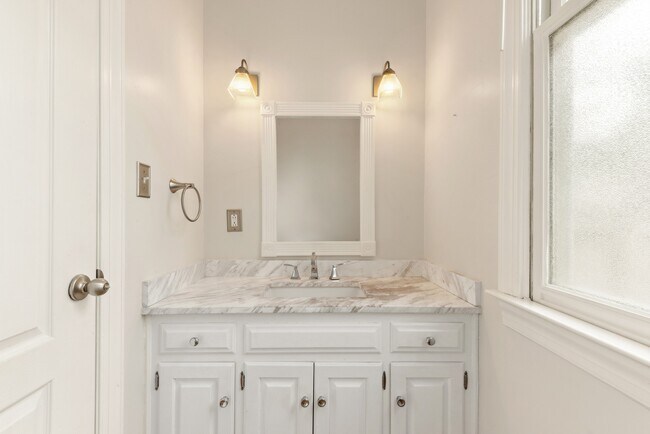 Building Photo - 317 W College Terrace