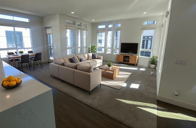 Building Photo - Modern Condo Living in the Heart of Alameda – Prime Location!