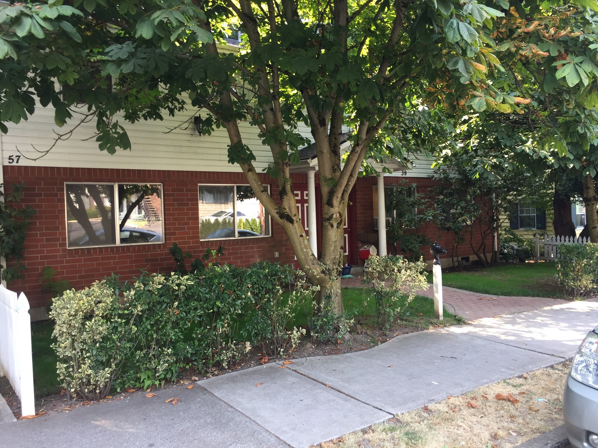Building Photo - 49 SE 60th Ave