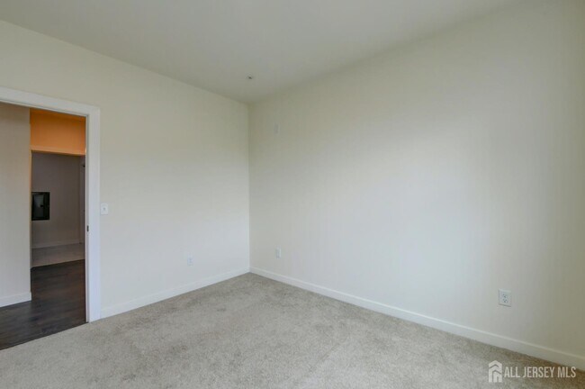 Building Photo - 722 Lorhan Dr