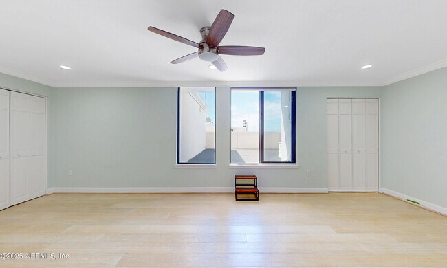 Building Photo - 2100 Ocean Dr S