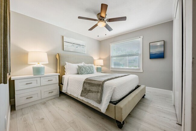 Building Photo - 1158 7th St S