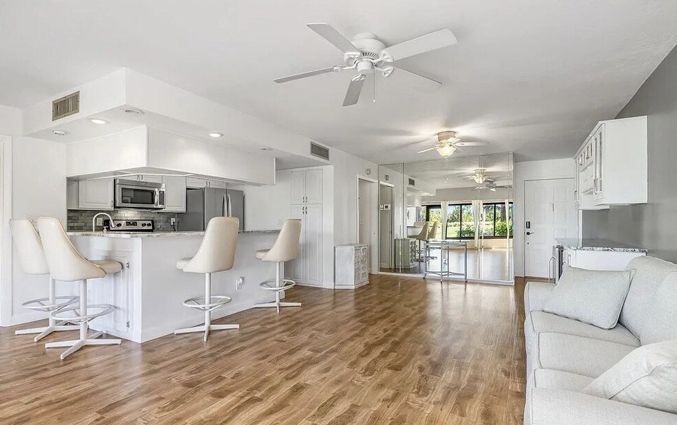 Building Photo - 5625 Trailwinds Dr