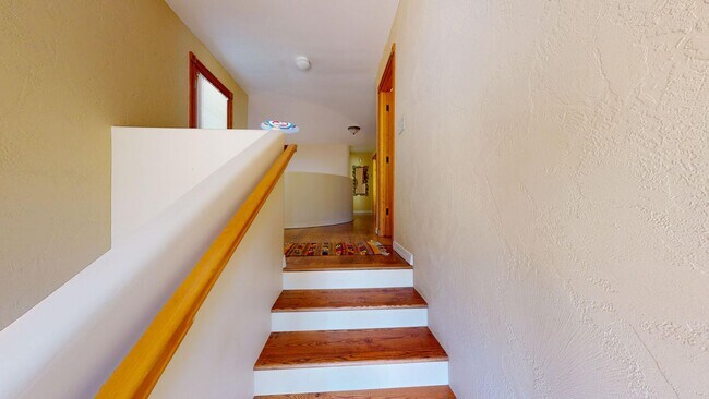 Building Photo - Custom Adobe style home in exclusive Navajo Ridge