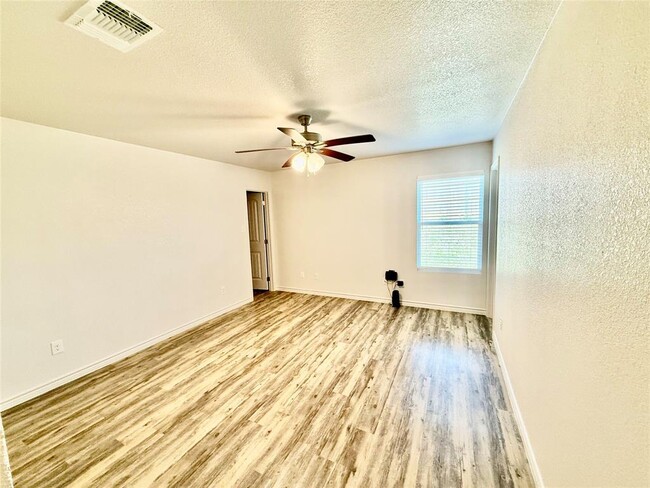 Building Photo - 209 Dolphin Dr