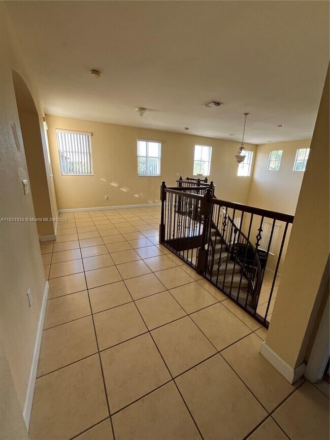 Building Photo - 9140 SW 153rd Ave