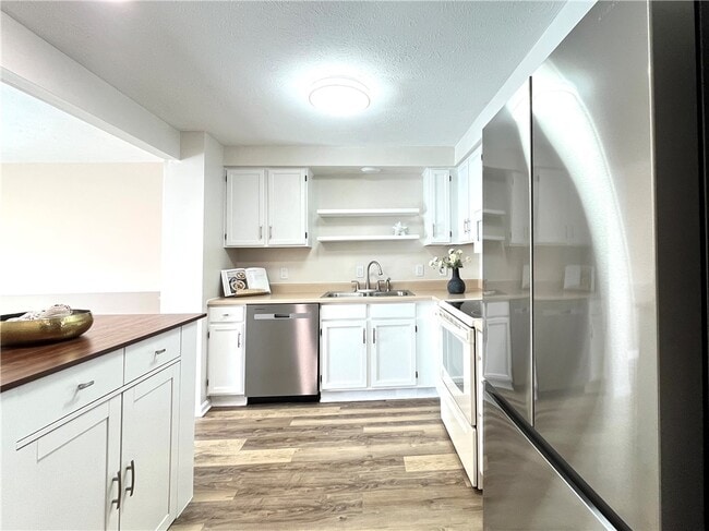 Building Photo - 35 Camberley Pl