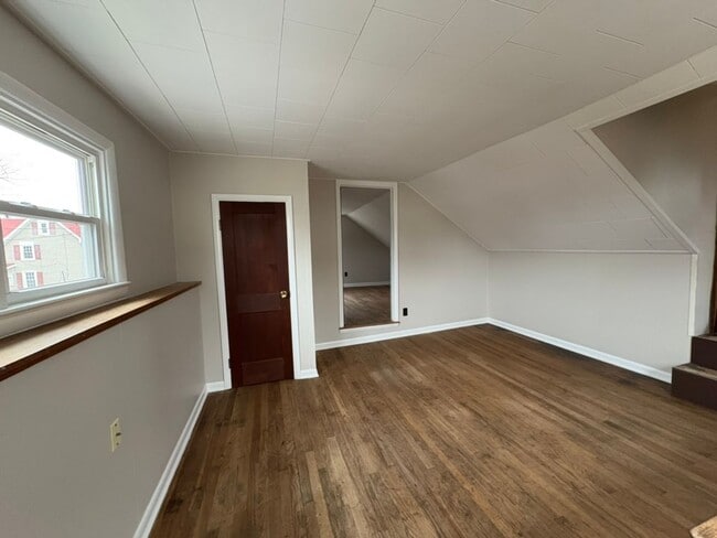 Building Photo - Charming House in the Borough