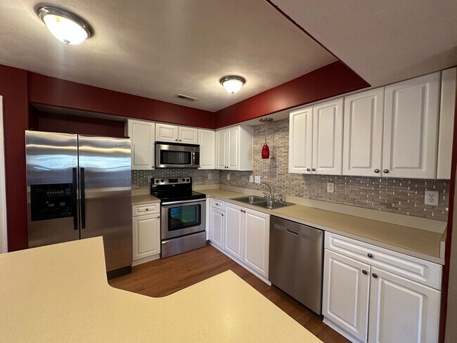 Building Photo - 123 Locust Ln