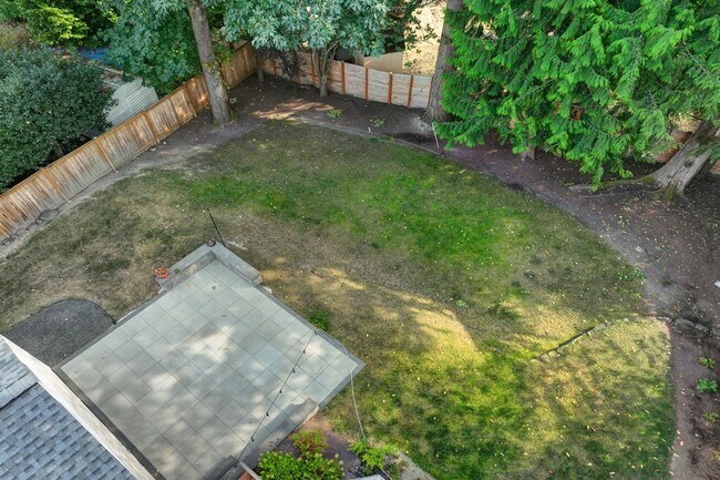 Building Photo - 3Bd/1.75Ba Bellevue House