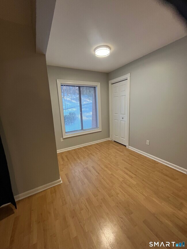 Building Photo - 85 Woodsedge Dr