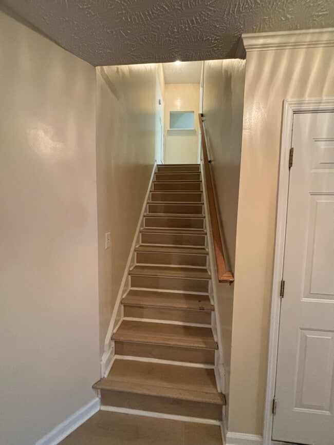 Building Photo - 1135 Derbyshire Rd