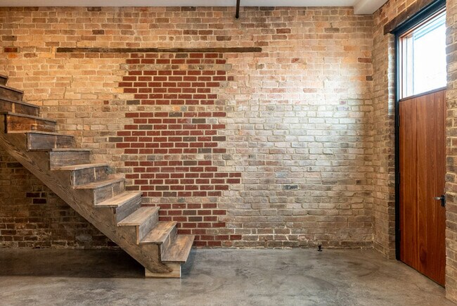 Building Photo - 225 Old South High St