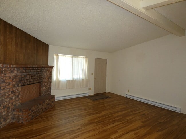 Building Photo - **Beautiful Duplex**