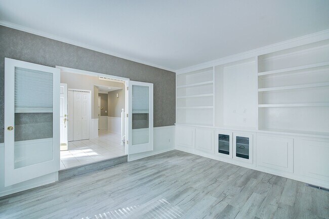 Building Photo - 4Bd/2.5Ba Sammamish Home