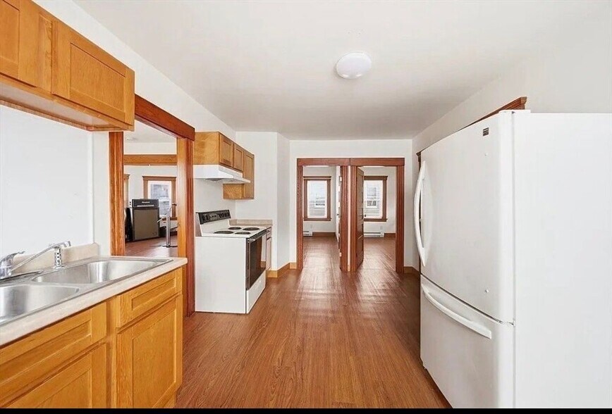 Building Photo - 31 Whitcomb St