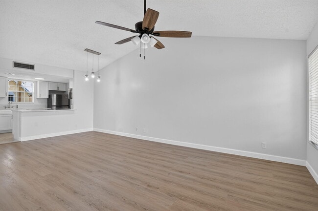 Building Photo - 6323 La Costa Dr