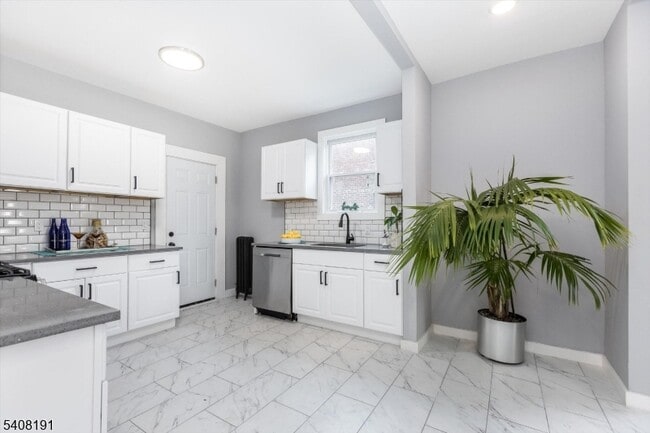 Building Photo - 440 N Grove St