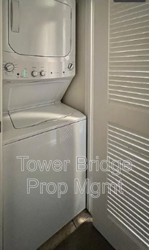 Building Photo - 11150 Trinity River Dr