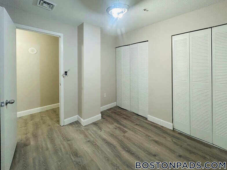 Building Photo - 2 Weaver Street