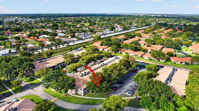 Building Photo - 9810 Pineapple Tree Dr