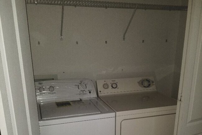 Building Photo - 775 Chelsea Dr