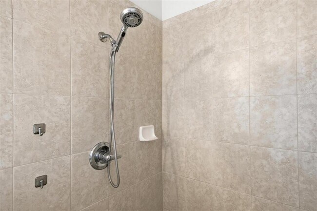 Building Photo - 29 E Diamond Dr