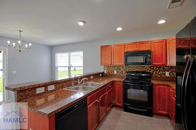 Building Photo - 207 Bender St