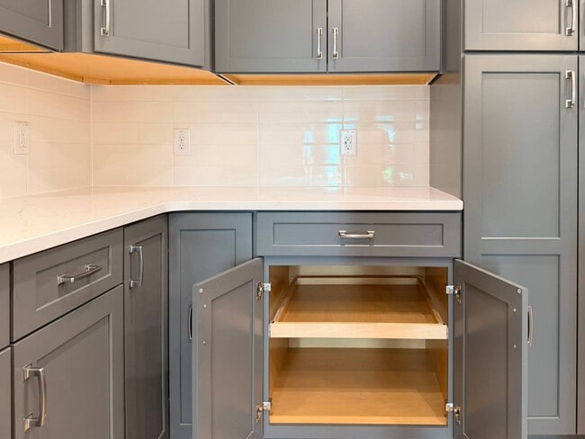 Building Photo - 2459 Englemann Dr