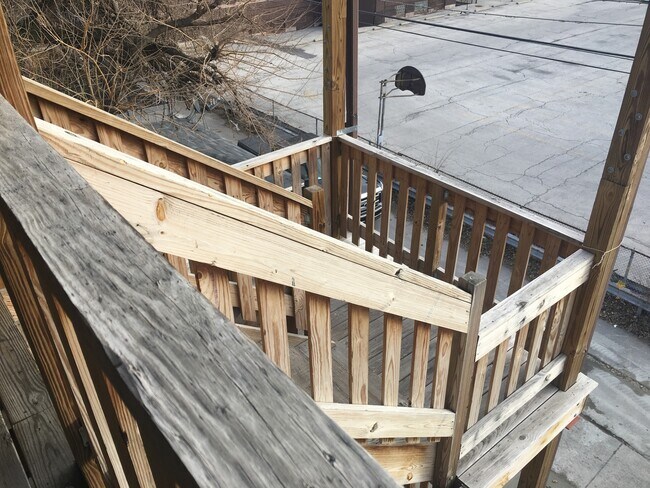 Building Photo - 5933 W Midway Park