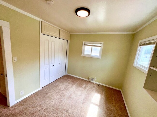 Building Photo - Coastal charm -2bd 1ba - blocks from Hermo...