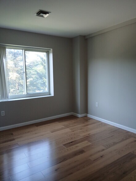 Building Photo - 1 Cityview Ln