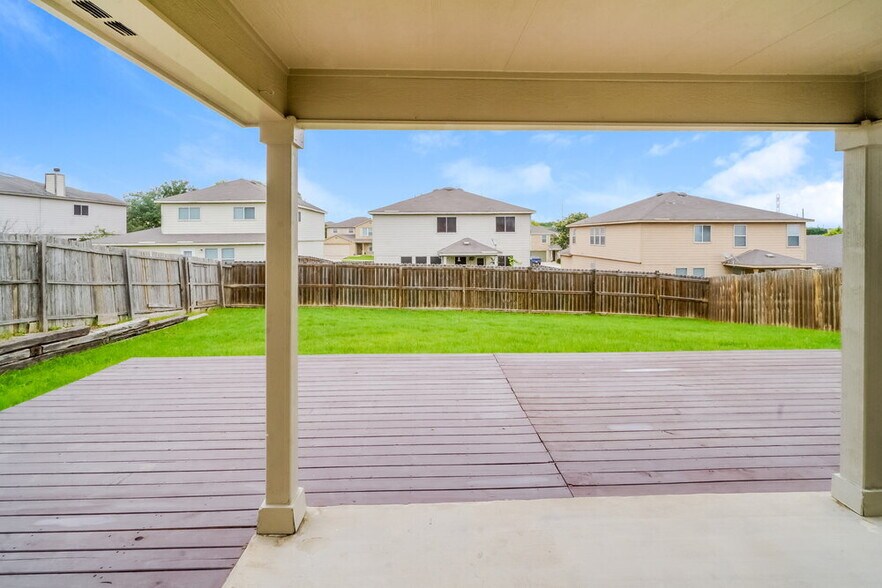 Building Photo - 228 Weeping Willow