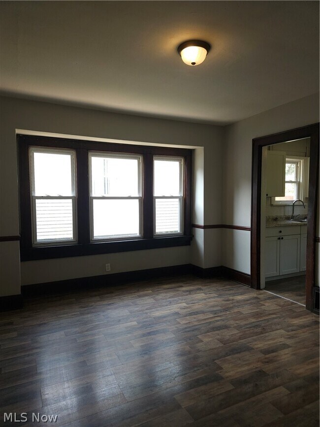Building Photo - 614 Sanford Ave