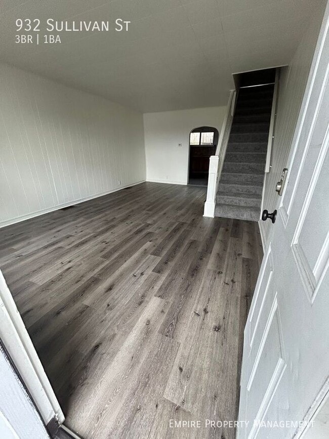 Building Photo - 932 Sullivan St