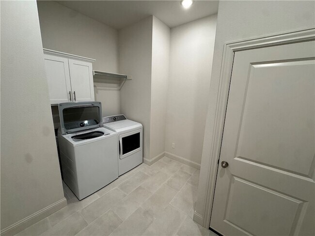 Building Photo - 3004 S 14th St