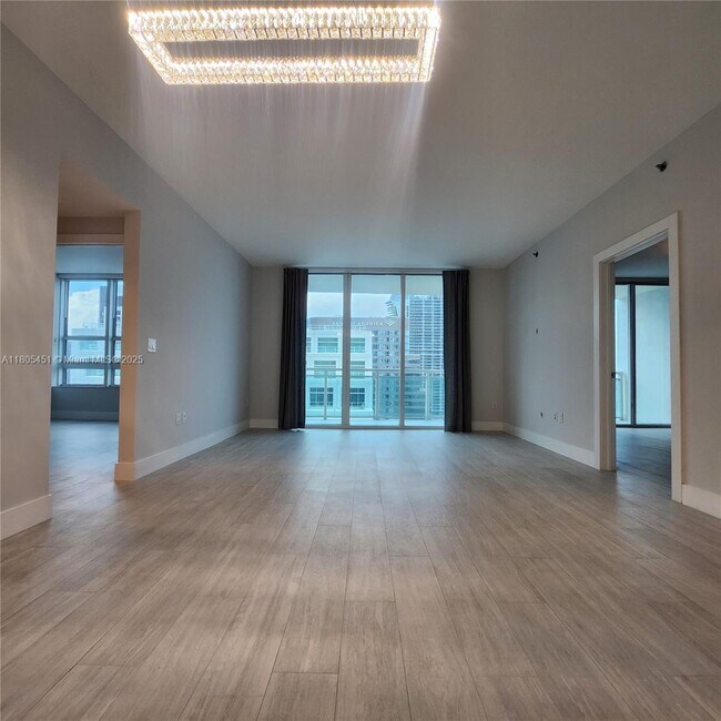 Building Photo - 950 Brickell Bay Dr